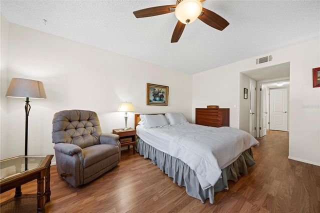 4910 BAY STREET NE 311, St Petersburg, FL 33703