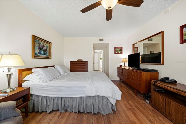 4910 BAY STREET NE 311, St Petersburg, FL 33703