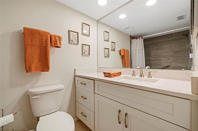 4910 BAY STREET NE 311, St Petersburg, FL 33703