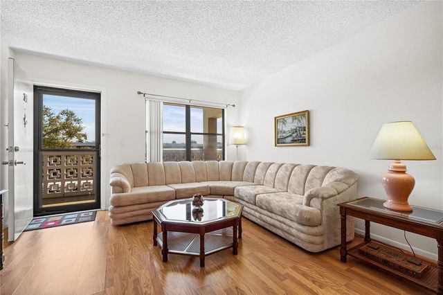 4910 BAY STREET NE 311, St Petersburg, FL 33703