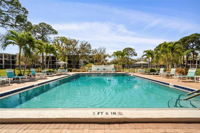 4910 BAY STREET NE 311, St Petersburg, FL 33703