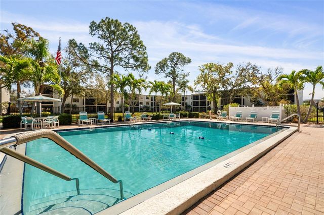 4910 BAY STREET NE 311, St Petersburg, FL 33703