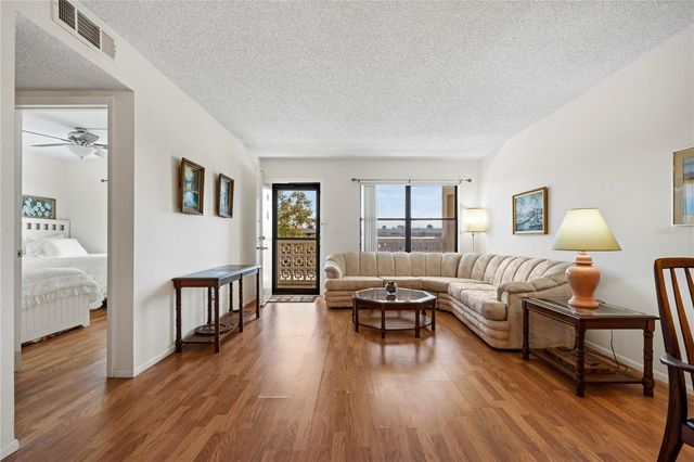 4910 BAY STREET NE 311, St Petersburg, FL 33703