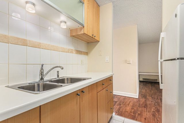 1043 S YORK Road 202, Bensenville, IL 60106