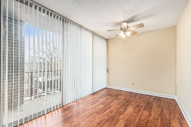 1043 S YORK Road 202, Bensenville, IL 60106