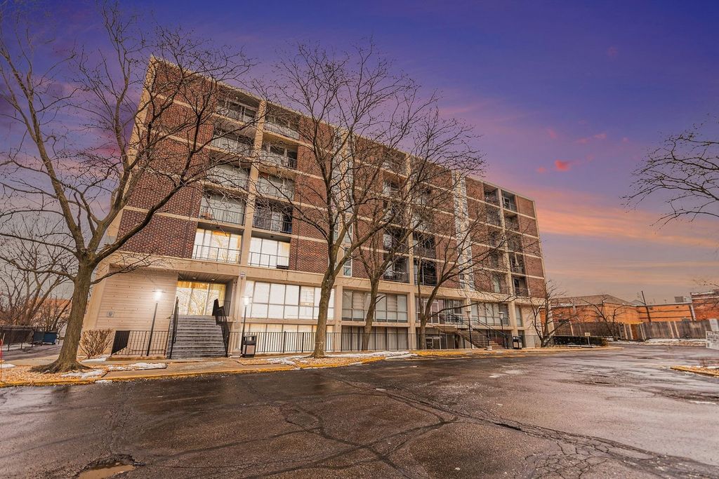 1043 S YORK Road 202, Bensenville, IL 60106