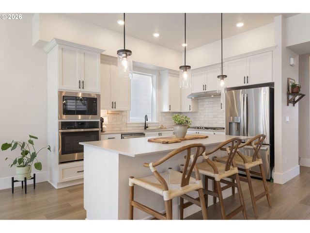 13927 Sw 165TH Ave, Tigard, OR 97223