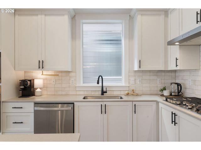 13927 Sw 165TH Ave, Tigard, OR 97223