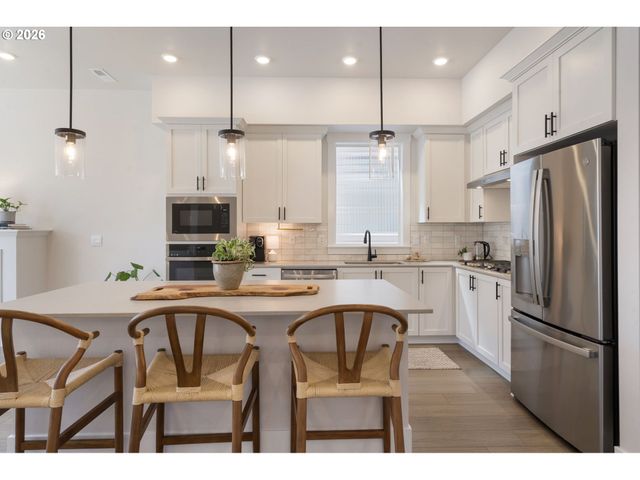 13927 Sw 165TH Ave, Tigard, OR 97223