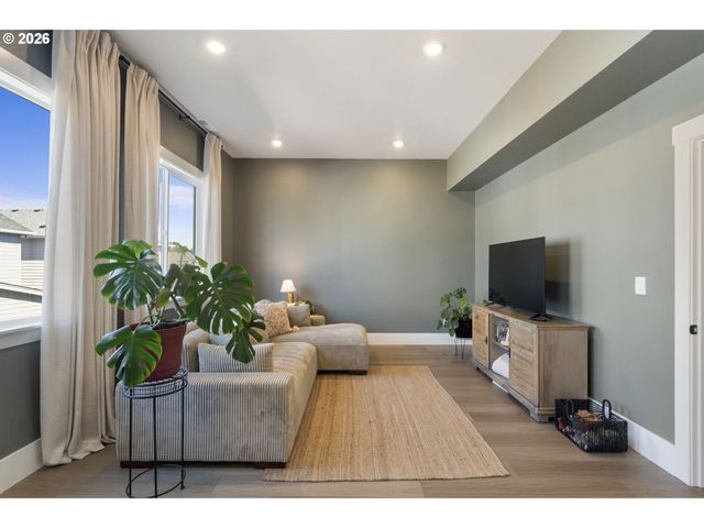 13927 Sw 165TH Ave, Tigard, OR 97223