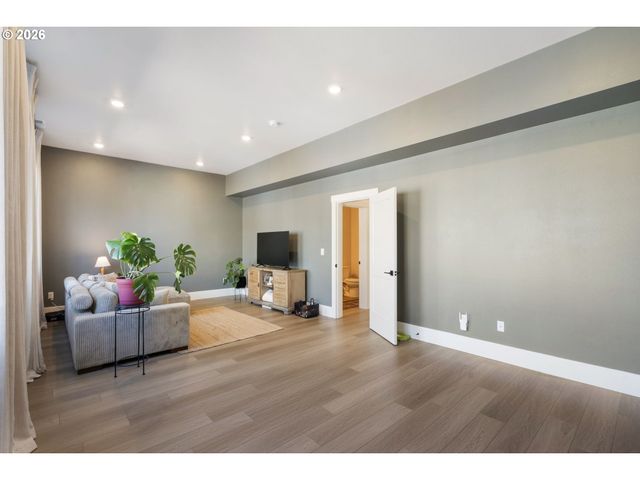 13927 Sw 165TH Ave, Tigard, OR 97223