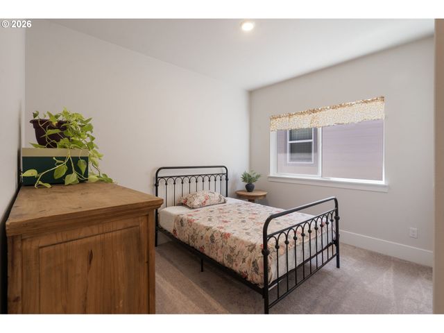 13927 Sw 165TH Ave, Tigard, OR 97223