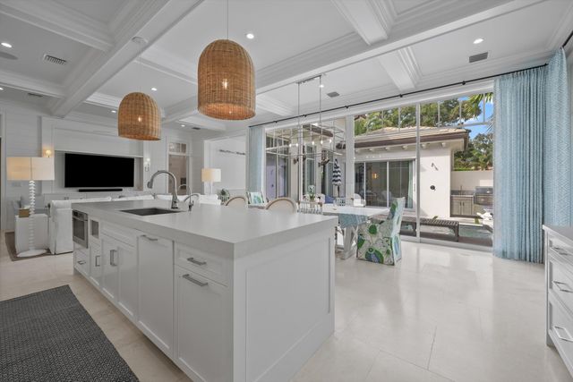 104 Lanitee Circle, Jupiter, FL 33458