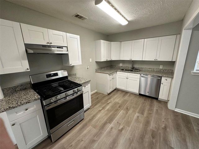 5822 Glenhurst Drive, Houston, TX 77033
