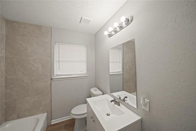5822 Glenhurst Drive, Houston, TX 77033