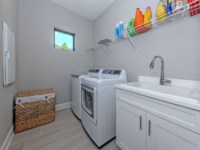 390 ARIANO AVENUE, Nokomis, FL 34275