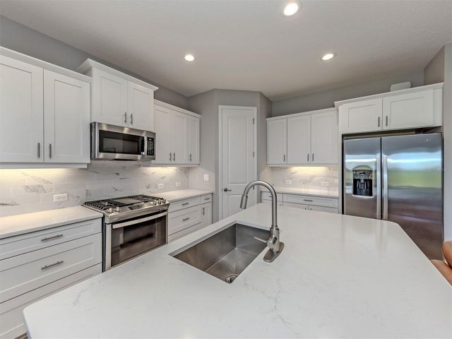 390 ARIANO AVENUE, Nokomis, FL 34275