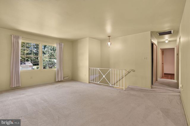 6105 FERNLEIGH BLVD, Springfield, VA 22152