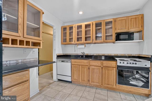 6105 FERNLEIGH BLVD, Springfield, VA 22152