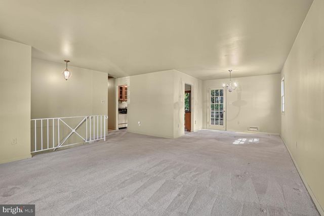 6105 FERNLEIGH BLVD, Springfield, VA 22152