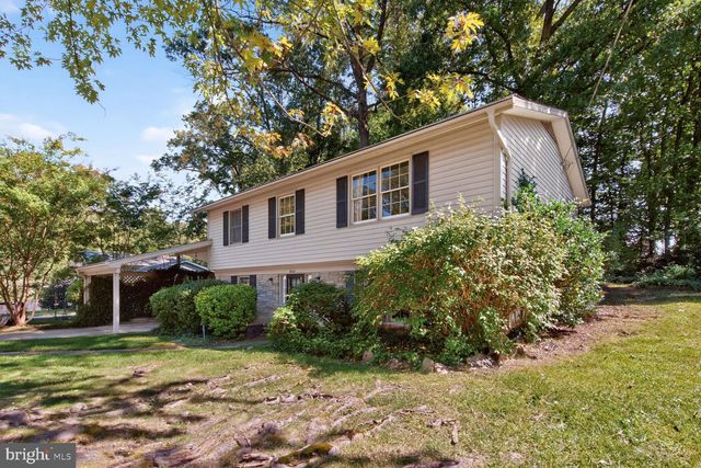 6105 FERNLEIGH BLVD, Springfield, VA 22152