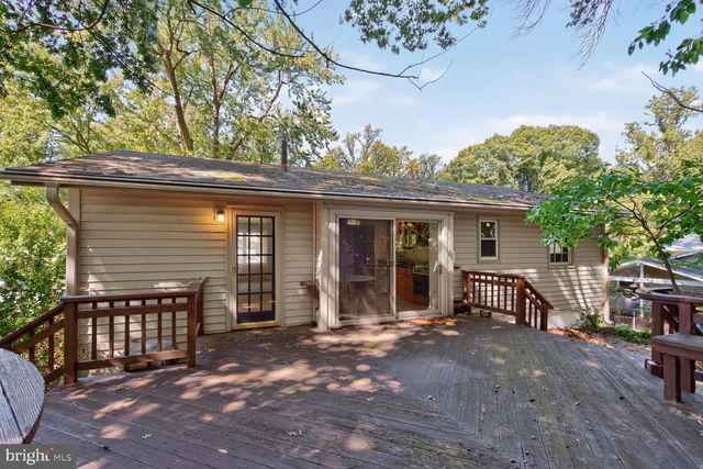 6105 FERNLEIGH BLVD, Springfield, VA 22152