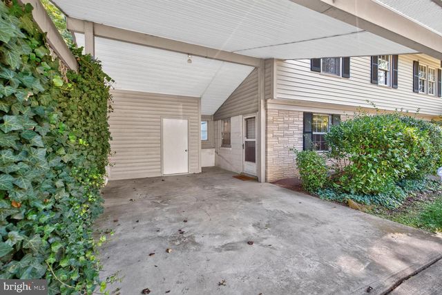 6105 FERNLEIGH BLVD, Springfield, VA 22152