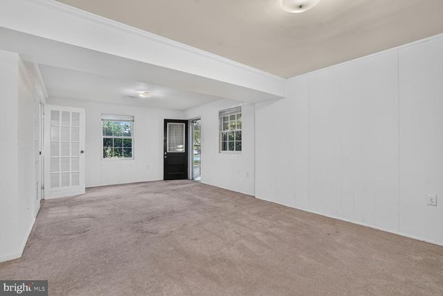6105 FERNLEIGH BLVD, Springfield, VA 22152