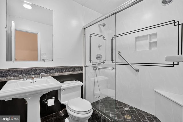6105 FERNLEIGH BLVD, Springfield, VA 22152