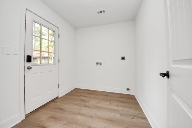 13946 Dolphin Drive, Willis, TX 77318