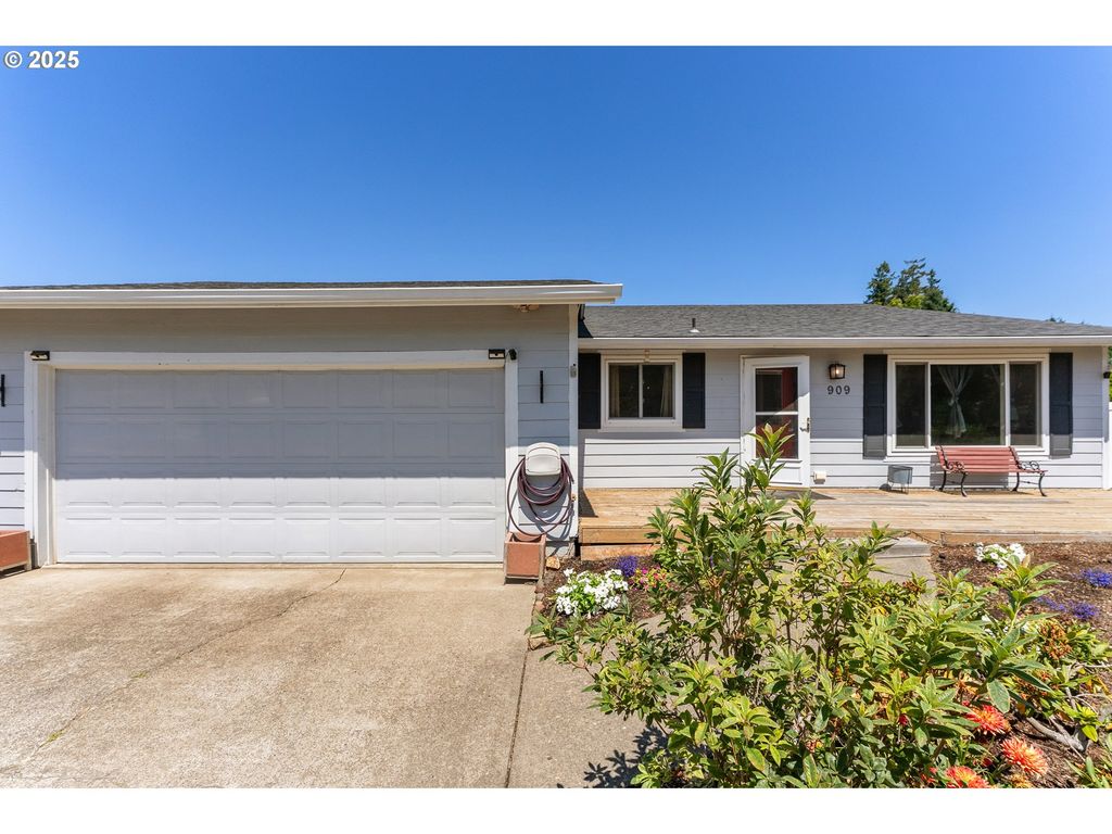 909 DELTA Dr Ne, Keizer, OR 97303