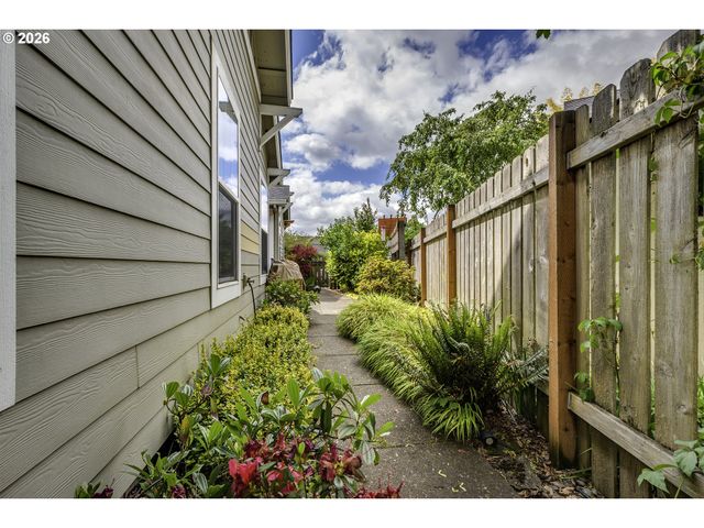 6235 Ne ROSEBAY Dr, Hillsboro, OR 97124