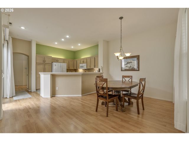 6235 Ne ROSEBAY Dr, Hillsboro, OR 97124