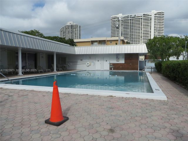 3750 NE 169th St 102, North Miami Beach, FL 33160