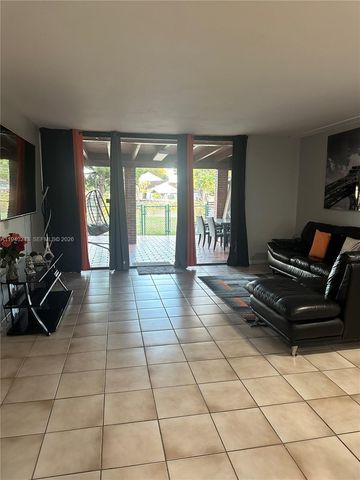 2121 SW 122nd Ct, Miami, FL 33175