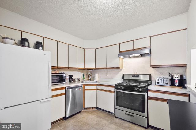 65 MULBERRY CT, Hamilton, NJ 08619