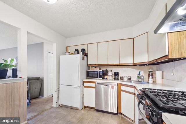 65 MULBERRY CT, Hamilton, NJ 08619