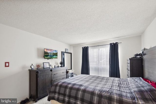 65 MULBERRY CT, Hamilton, NJ 08619