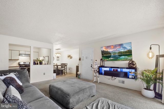 65 MULBERRY CT, Hamilton, NJ 08619