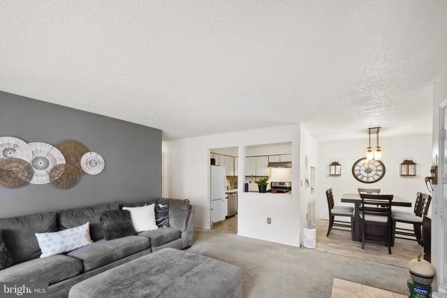 65 MULBERRY CT, Hamilton, NJ 08619