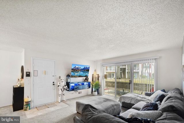 65 MULBERRY CT, Hamilton, NJ 08619