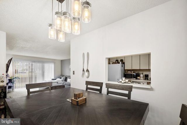 65 MULBERRY CT, Hamilton, NJ 08619