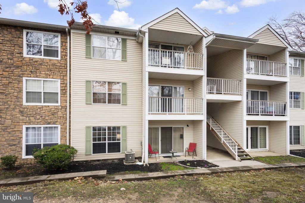 65 MULBERRY CT, Hamilton, NJ 08619