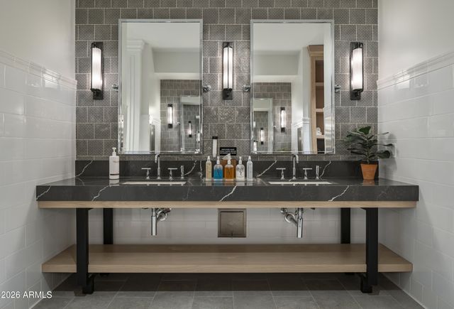 17789 W CRAWFORDSVILLE Drive, Surprise, AZ 85388