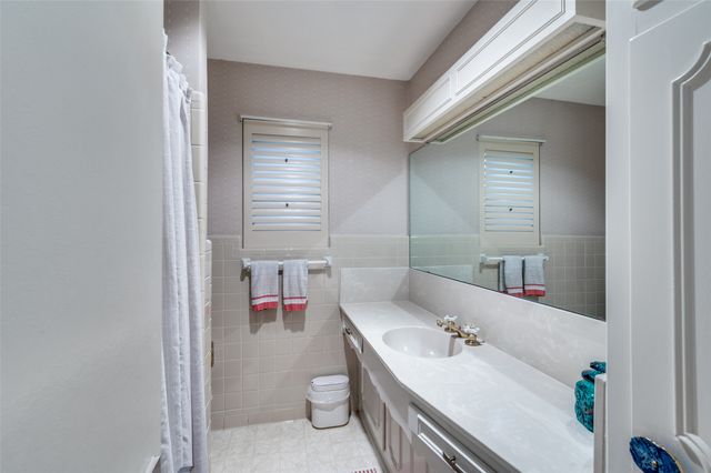 1913 Windlea Drive, Euless, TX 76040