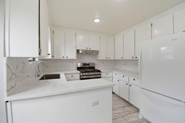 8715 E Street, Oakland, CA 94621