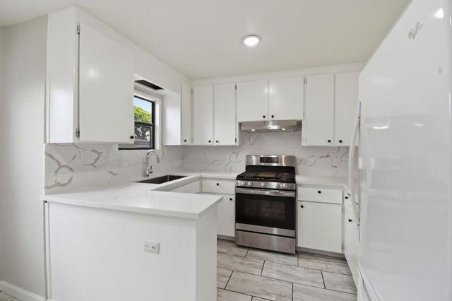 8715 E Street, Oakland, CA 94621
