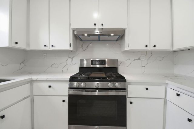 8715 E Street, Oakland, CA 94621