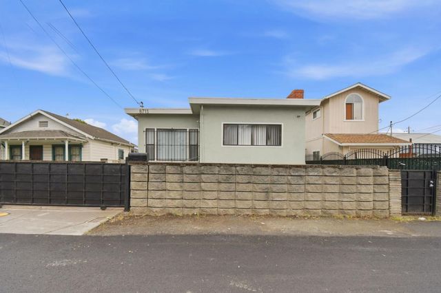 8715 E Street, Oakland, CA 94621