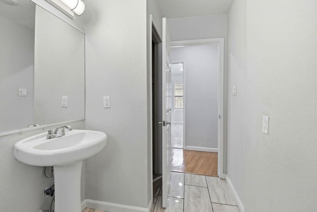 8715 E Street, Oakland, CA 94621